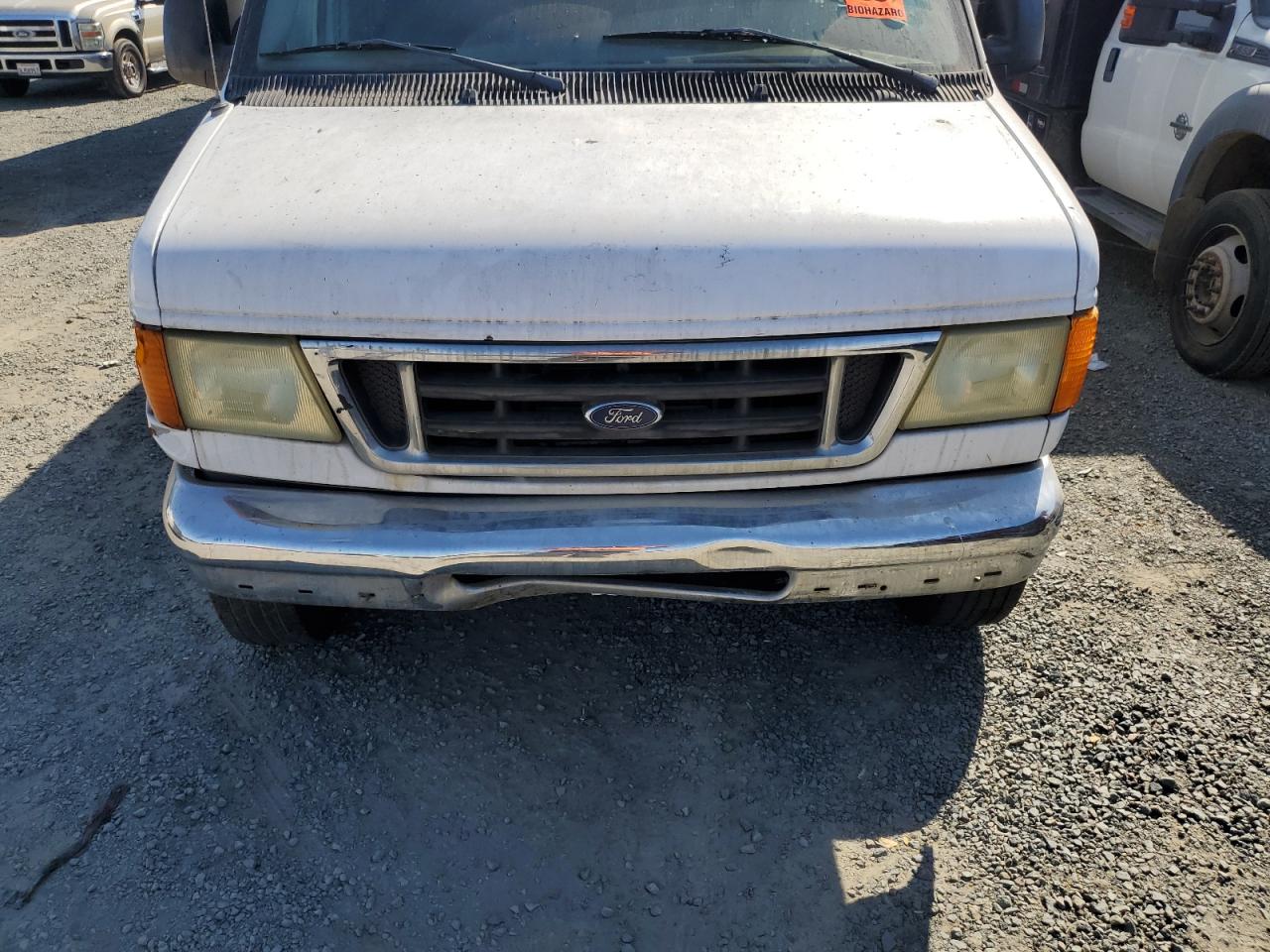 Ford Econoline E350 Super Duty Wagon Image 8