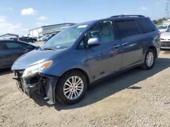  Salvage Toyota Sienna