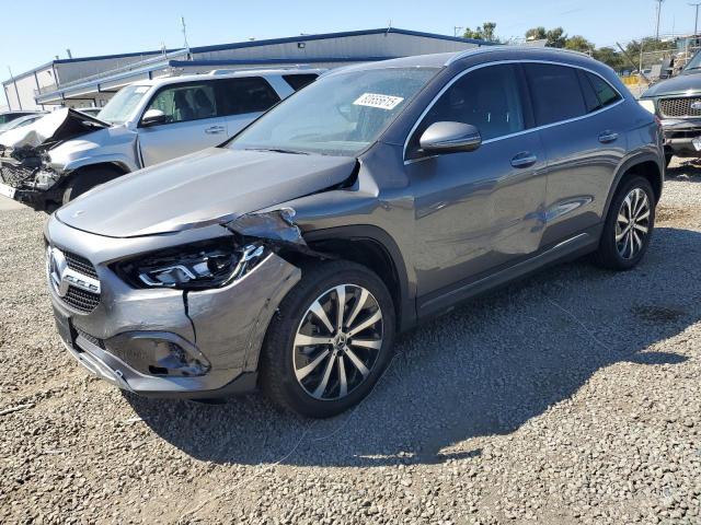  Salvage Mercedes-Benz GLA