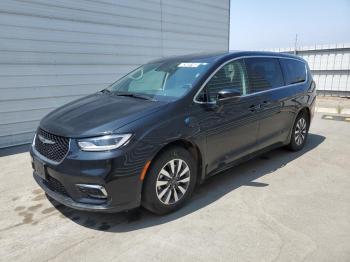  Salvage Chrysler Pacifica