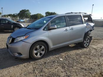  Salvage Toyota Sienna