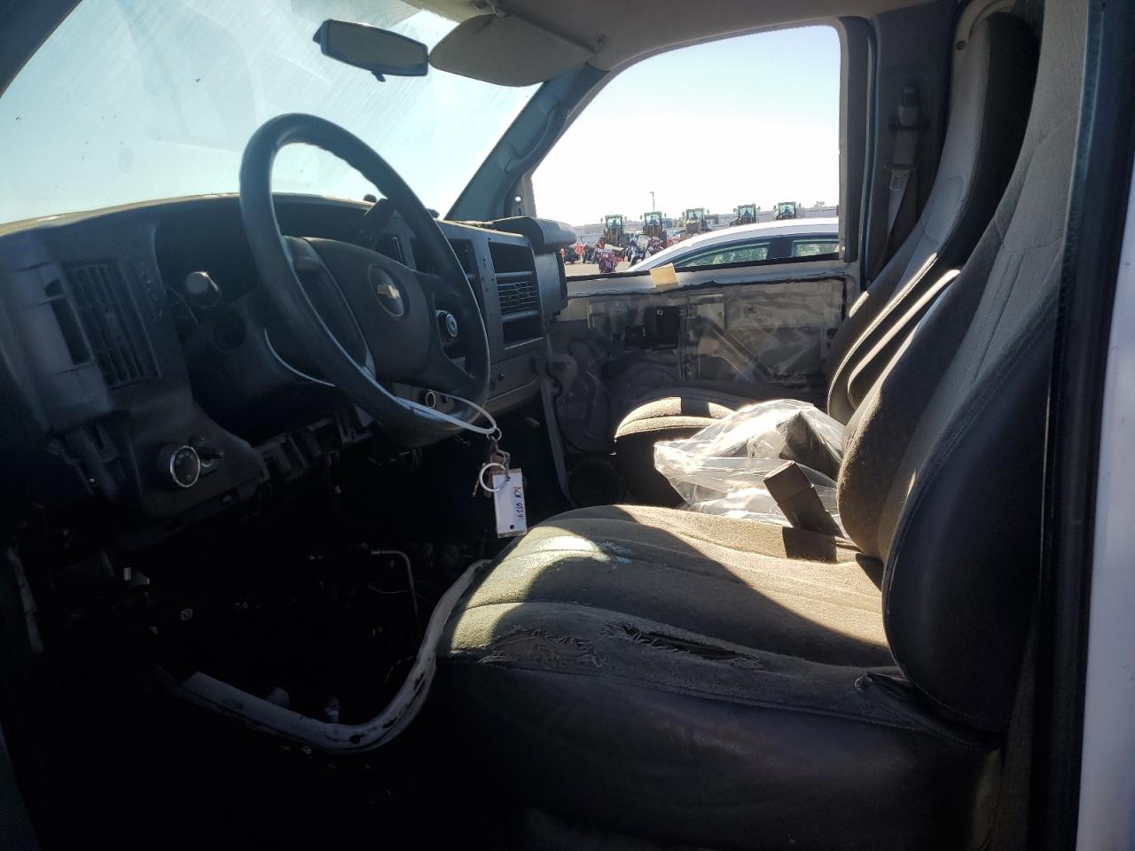 Chev Express Image 8