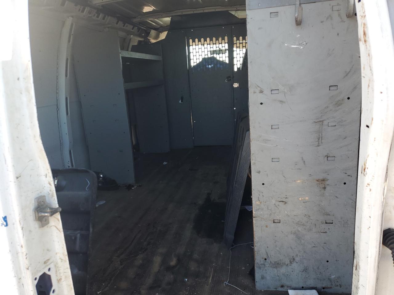 Chev Express Image 5