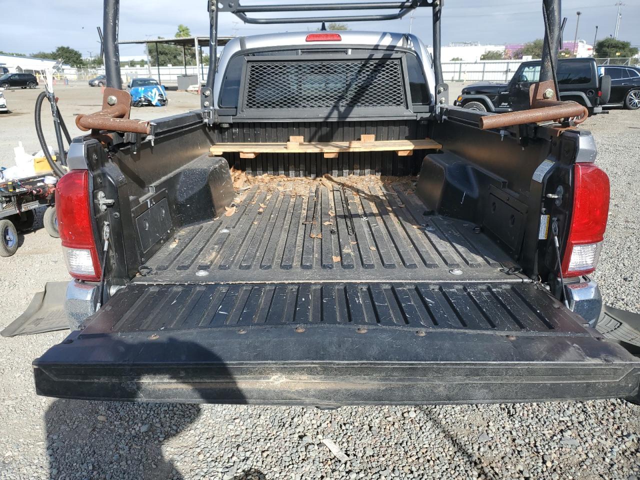 Toyota Tacoma Access Cab Image 8