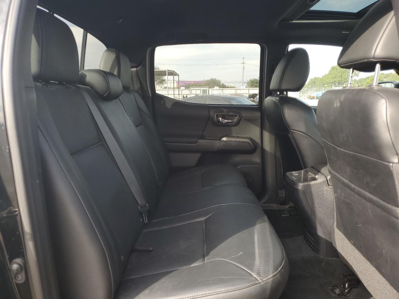 Toyota Tacoma Double Cab Image 8