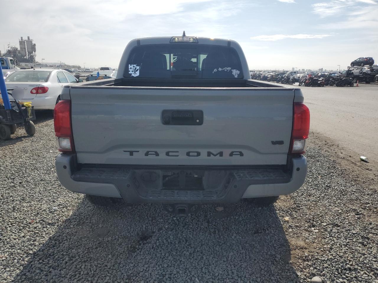 Toyota Tacoma Double Cab Image 7