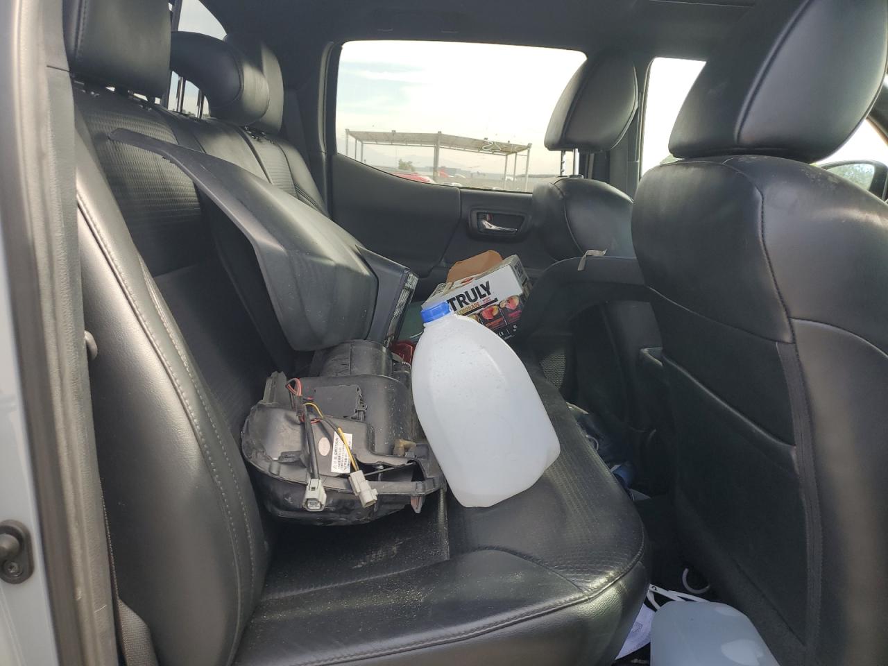 Toyota Tacoma Double Cab Image 8