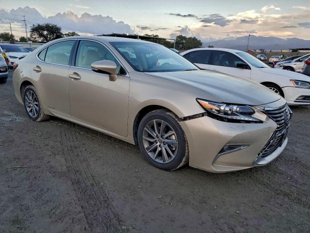 Lexus Es 300h Image 4