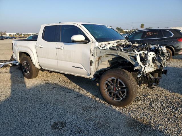 Toyota Tacoma Double Cab Image 3