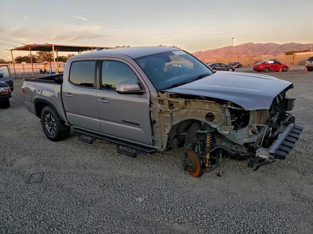 Toyota Tacoma Double Cab Image 3