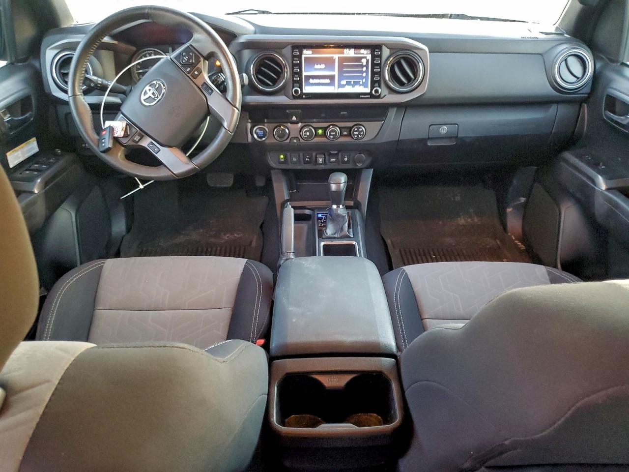 Toyota Tacoma Double Cab Image 10