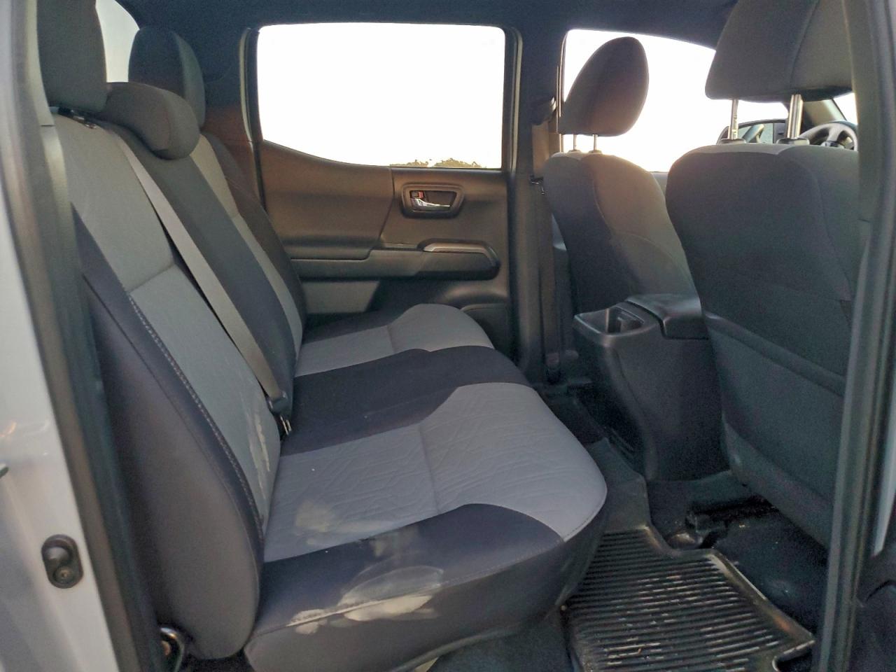 Toyota Tacoma Double Cab Image 9