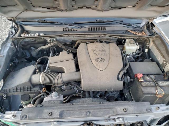 Toyota Tacoma Double Cab Image 13