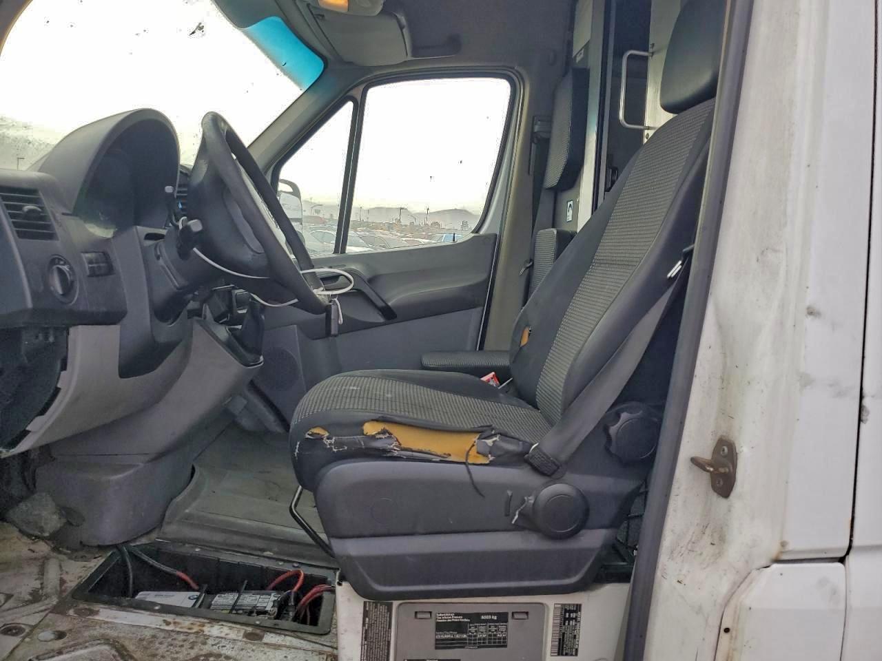 Dodge Sprinter 3500 Image 2