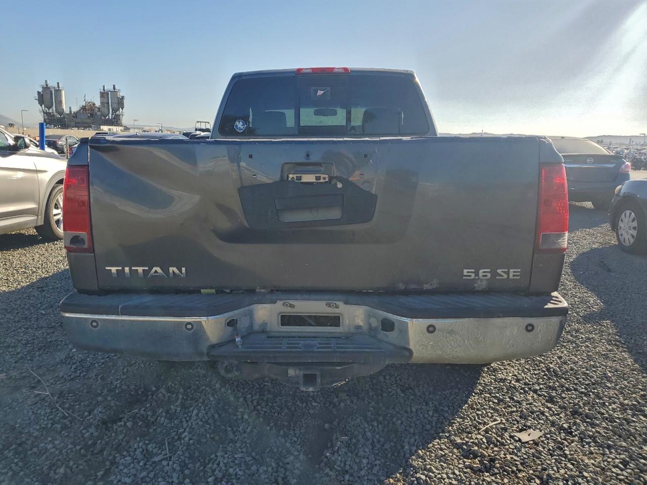 Nissan Titan Xe Image 2