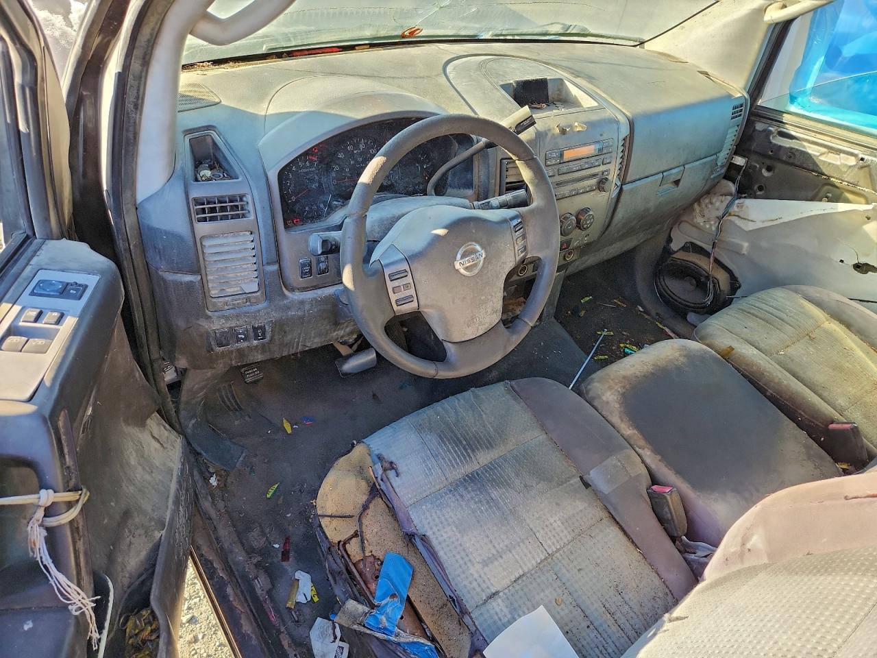 Nissan Titan Xe Image 9