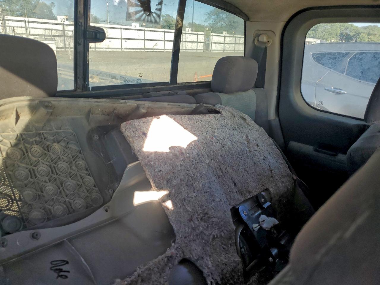 Nissan Titan Xe Image 8