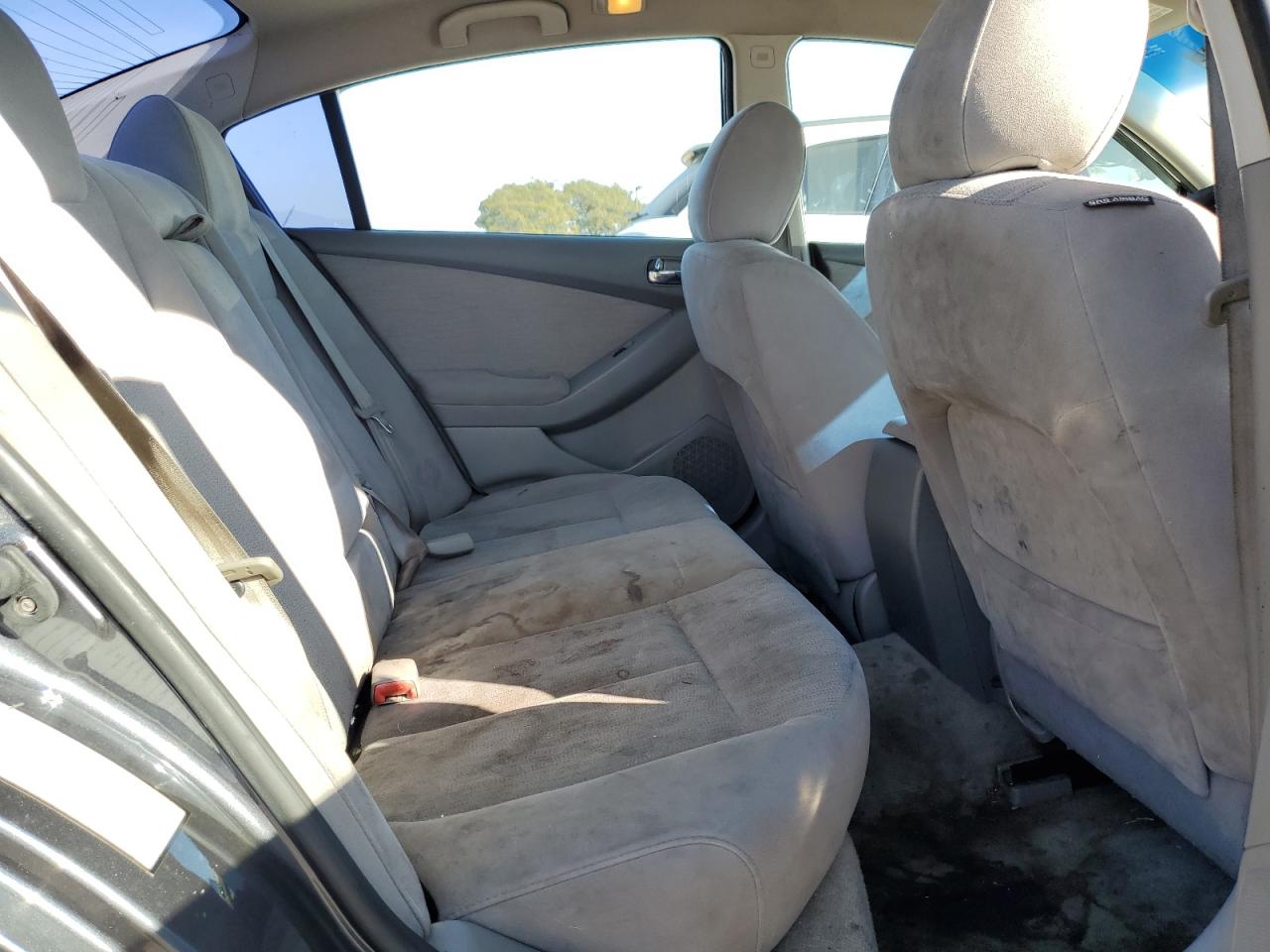 Nissan Altima Base Image 12