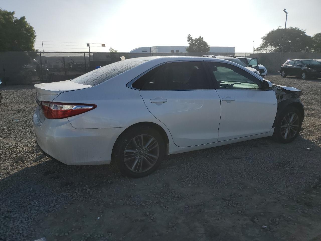 Toyota Camry Le Image 2