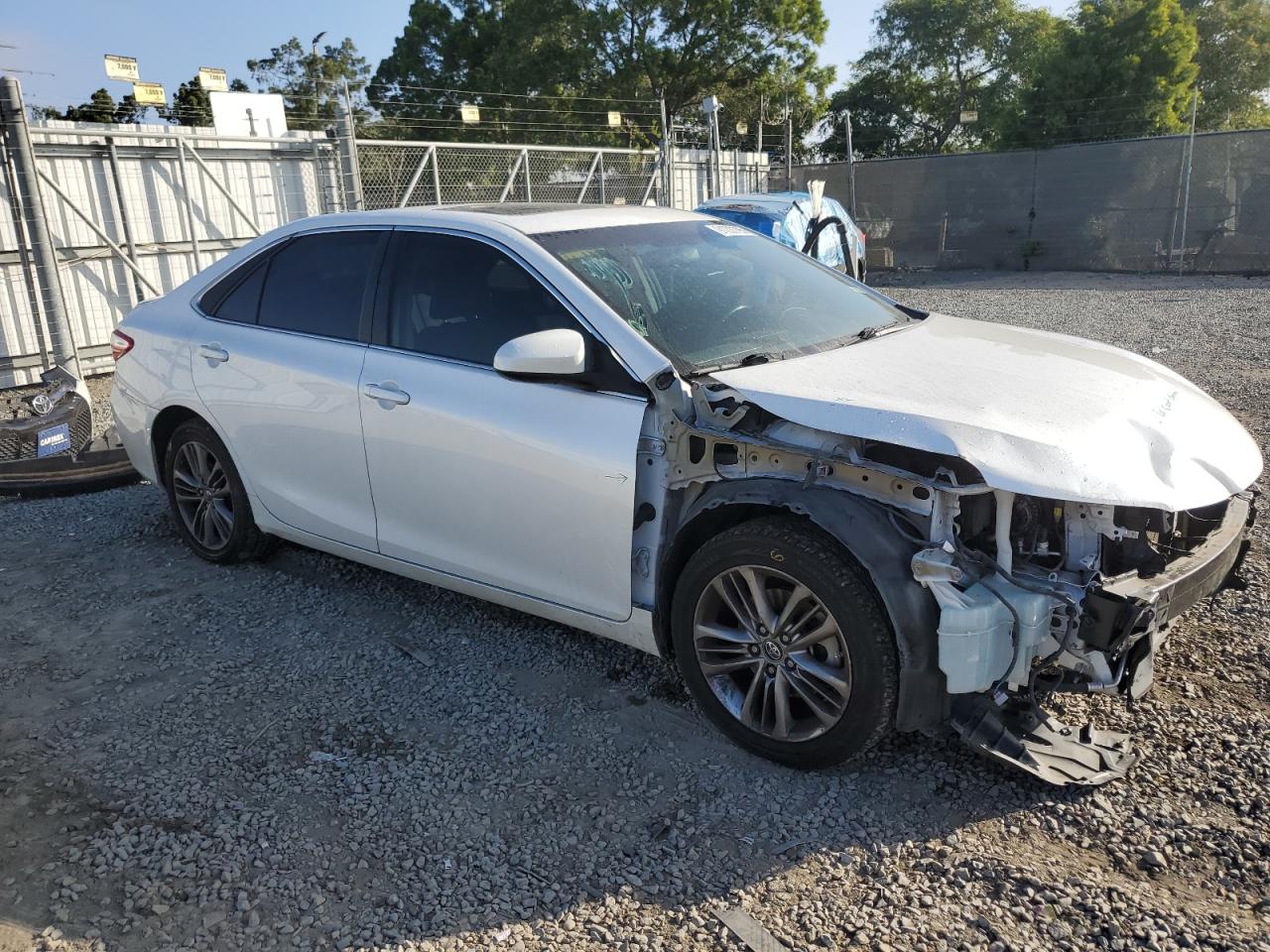 Toyota Camry Le Image 11