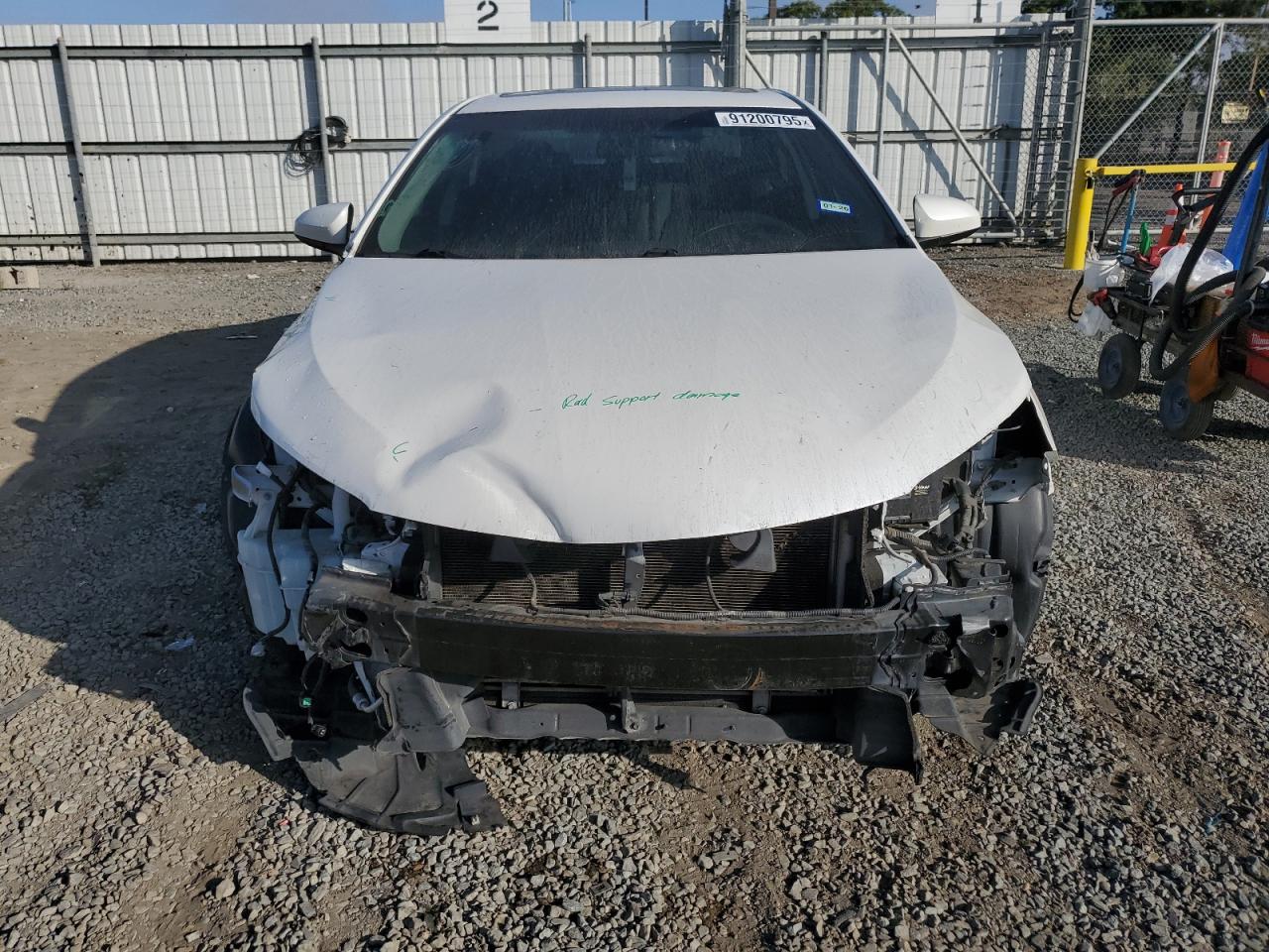 Toyota Camry Le Image 6