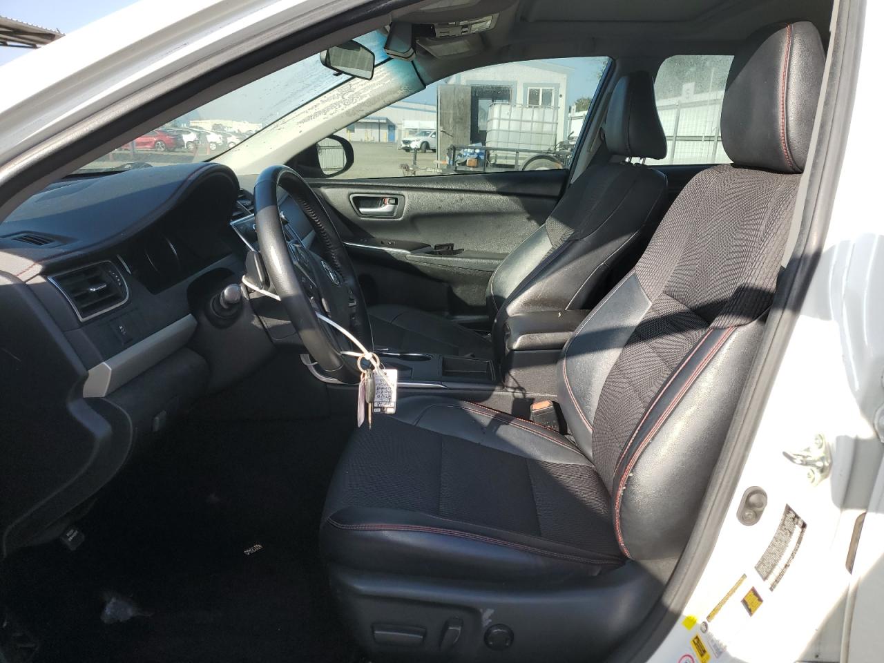 Toyota Camry Le Image 4