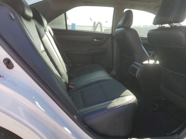 Toyota Camry Le Image 9