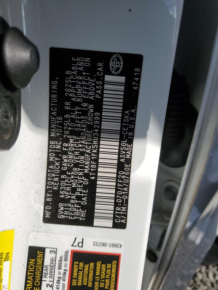 Toyota Camry Le Image 8