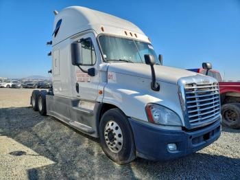  Salvage Freightliner Cascadia 1