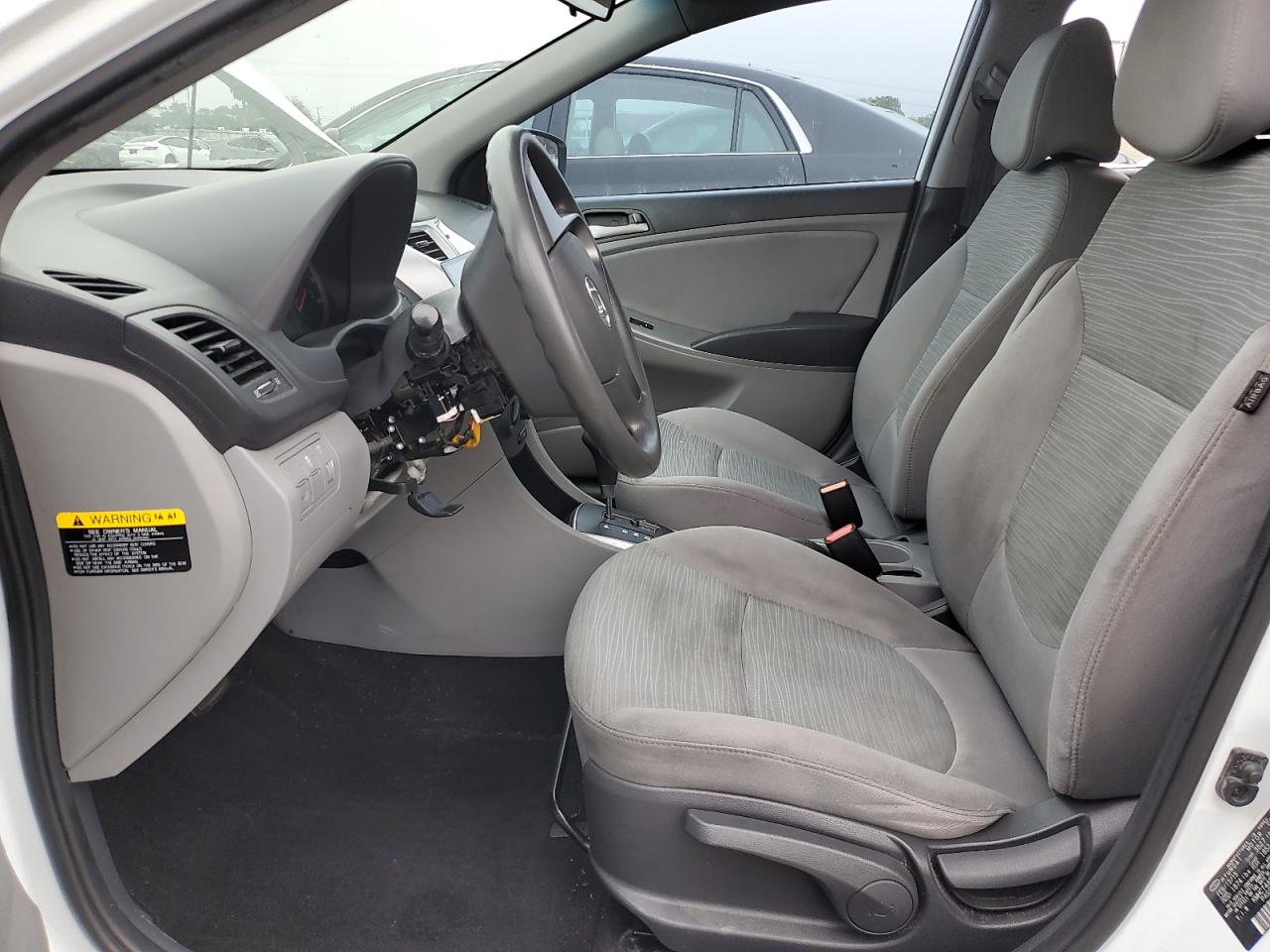 Hyundai ACCENT Gls Image 11