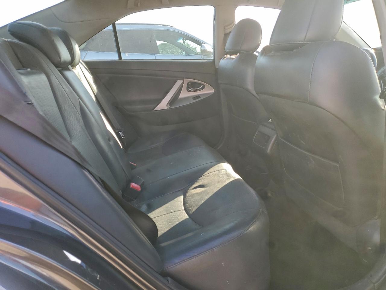 Toyota Camry Se Image 10