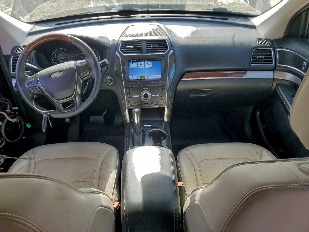 Ford Explorer Platinum Image 5