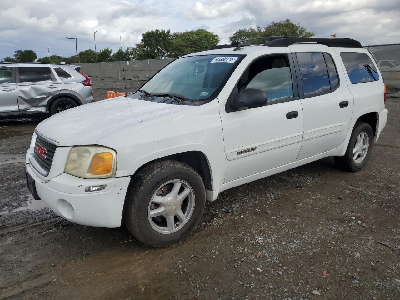 GMC Envoy Xl Image 1
