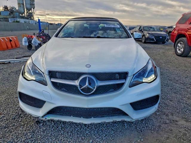 Mercedes-Benz E-Class 550 Image 4