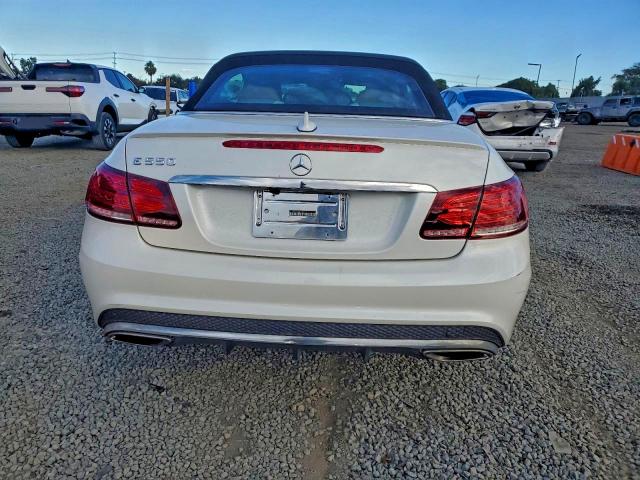 Mercedes-Benz E-Class 550 Image 11