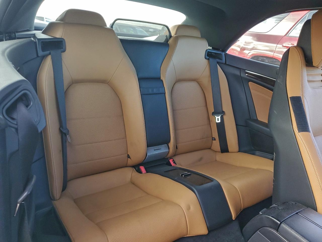 Mercedes-Benz E-Class 550 Image 6