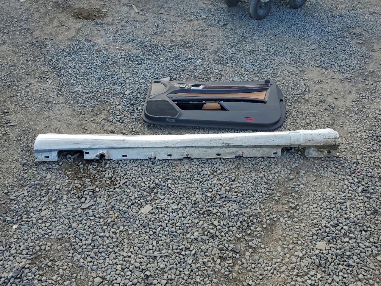 Mercedes-Benz E-Class 550 Image 12