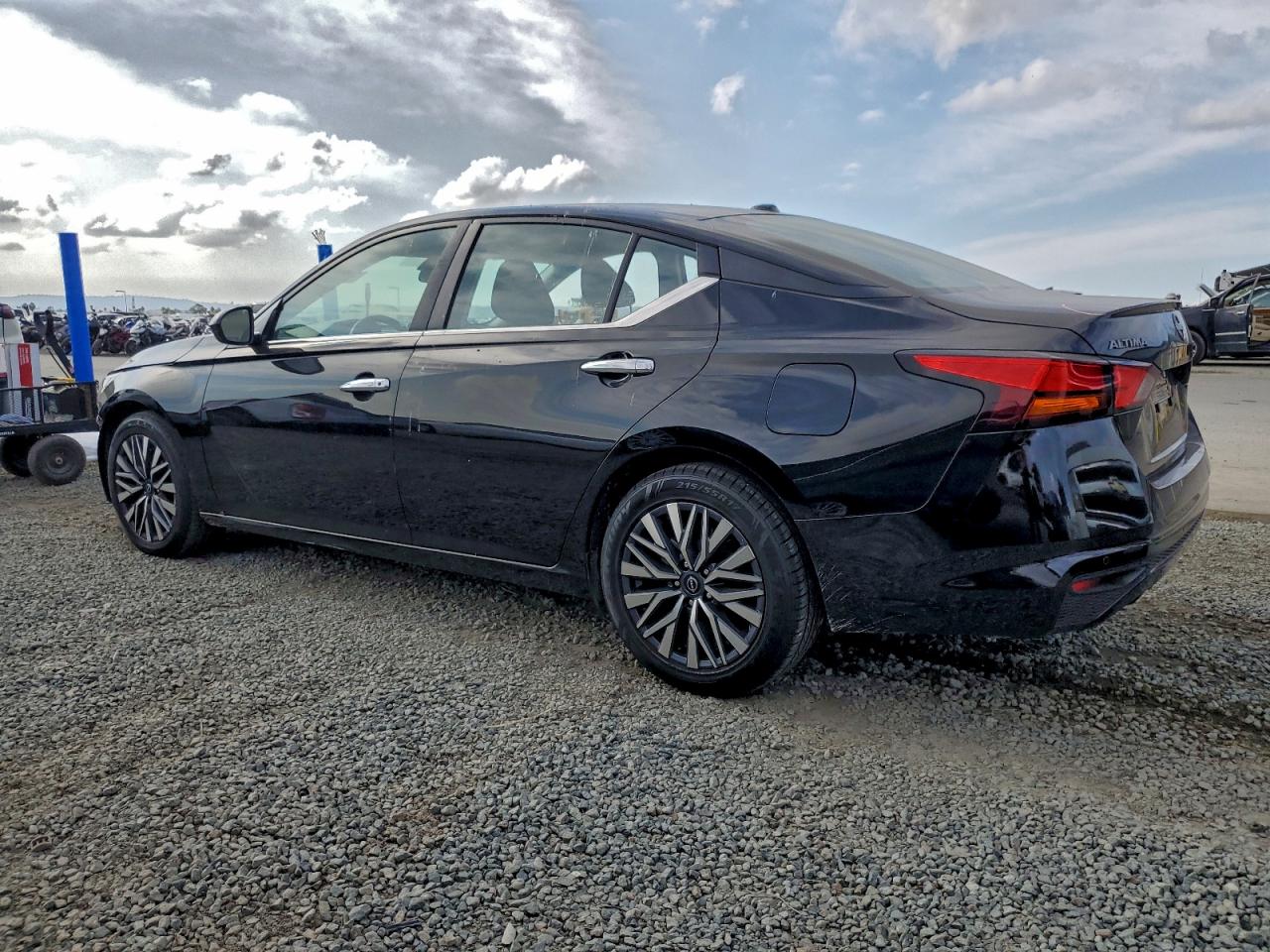 Nissan Altima Sv Image 3