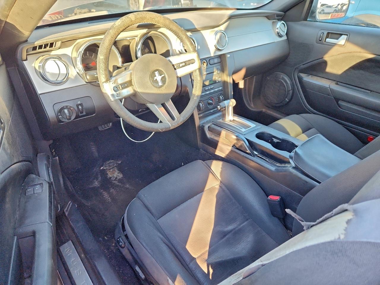 Ford Mustang Image 8