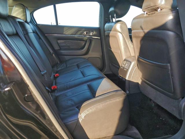 Lincoln MKS Image 11