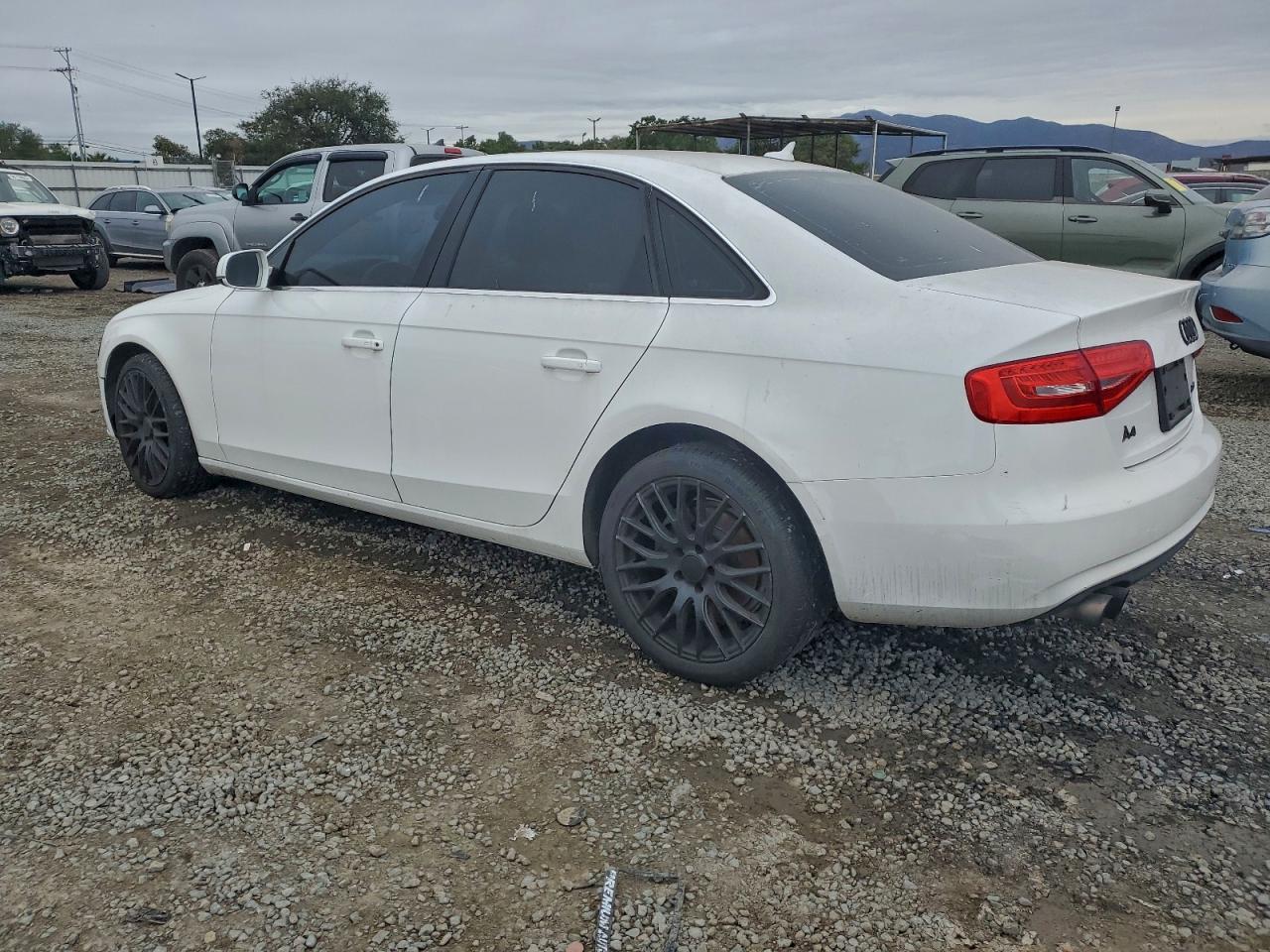 Audi A4 Premium Image 2