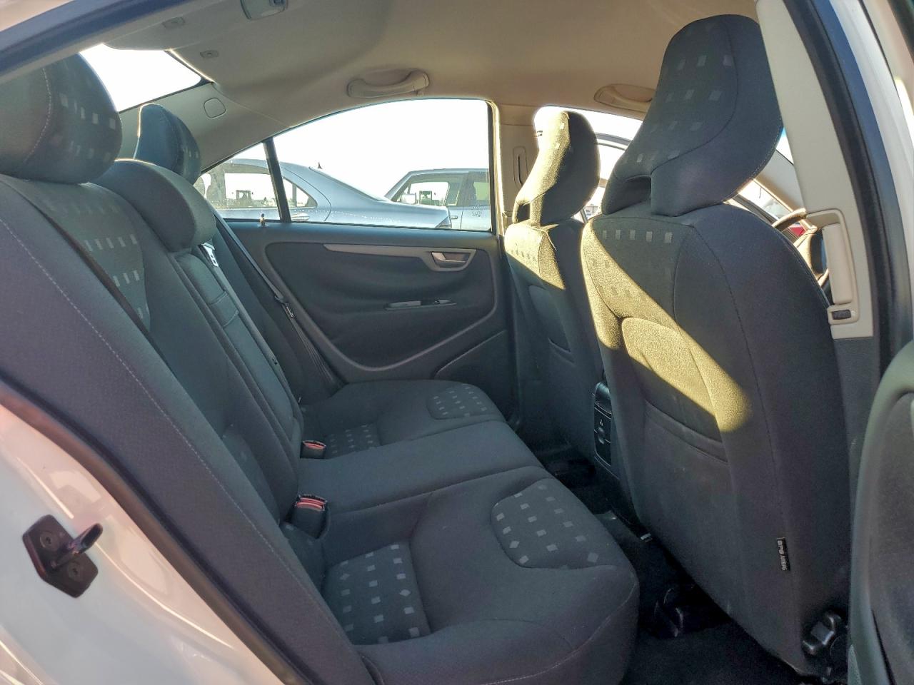 Volvo S60 2.5t Image 2