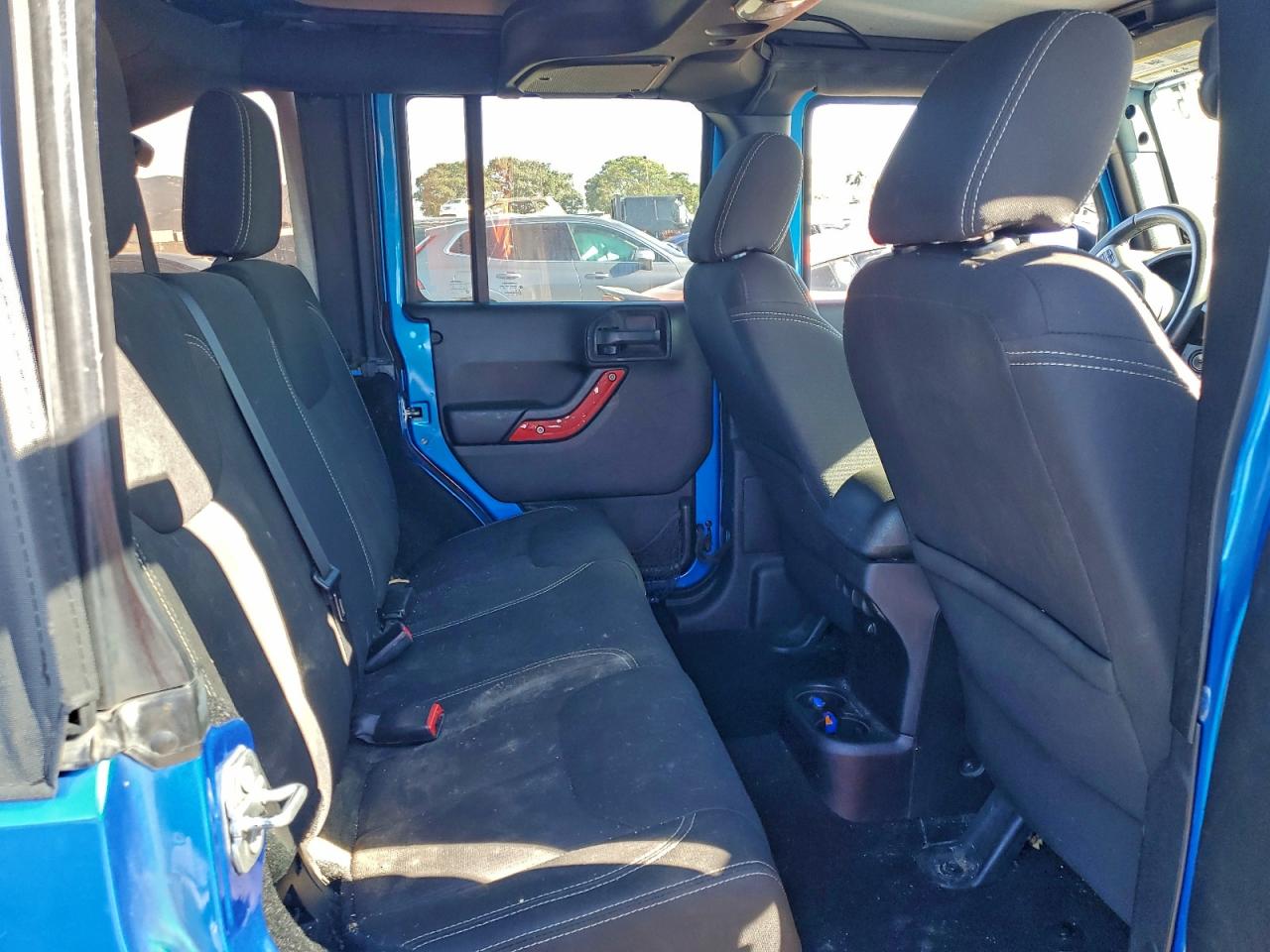 Jeep Wrangler Sahara Image 7