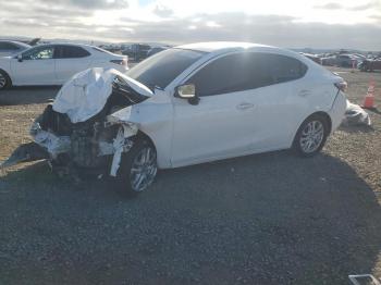  Salvage Toyota Yaris