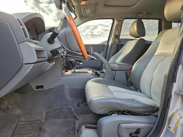 Jeep Grand Cherokee Overland Image 4