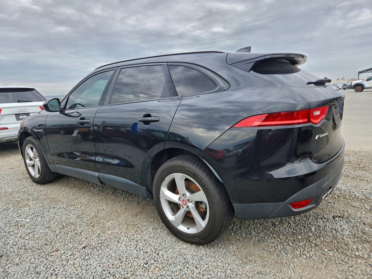 Jaguar F-PACE Premium Image 3