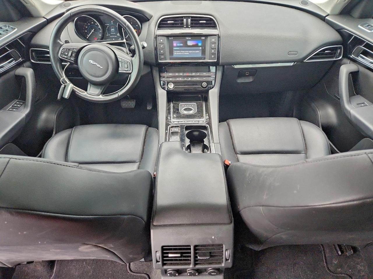 Jaguar F-PACE Premium Image 4