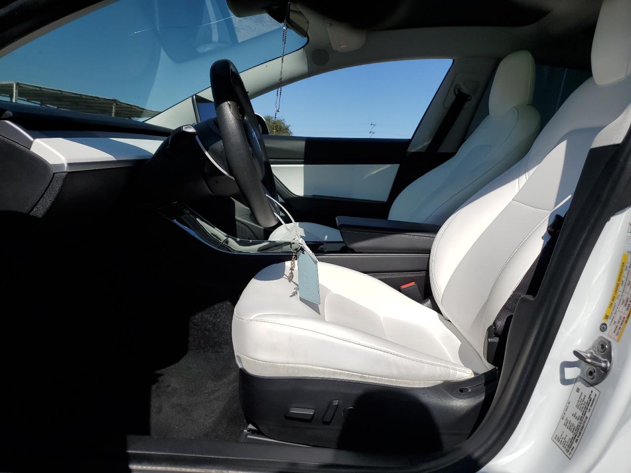 Tesla Model 3 Image 4