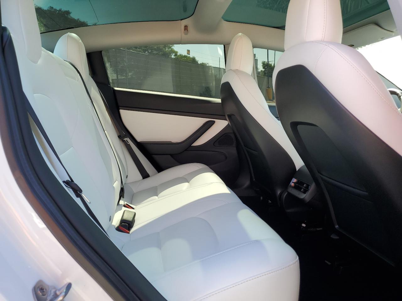Tesla Model 3 Image 8