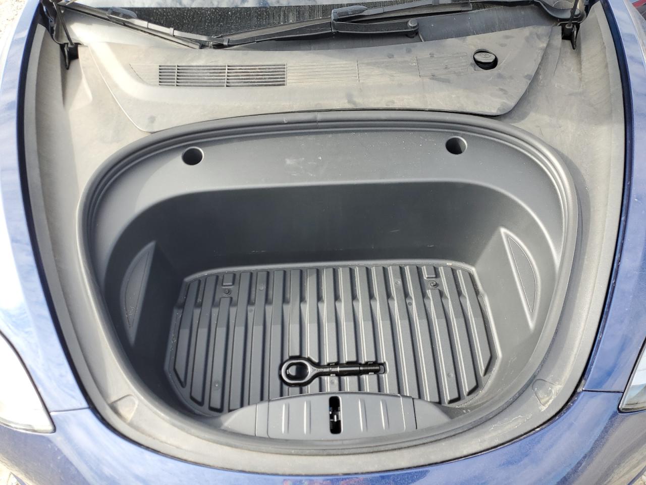 Tesla Model 3 Image 6